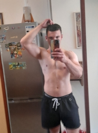 Hledám ženu 18-50 let na sex  auto mam je mi 26let  neboj se napsat nekoušu 